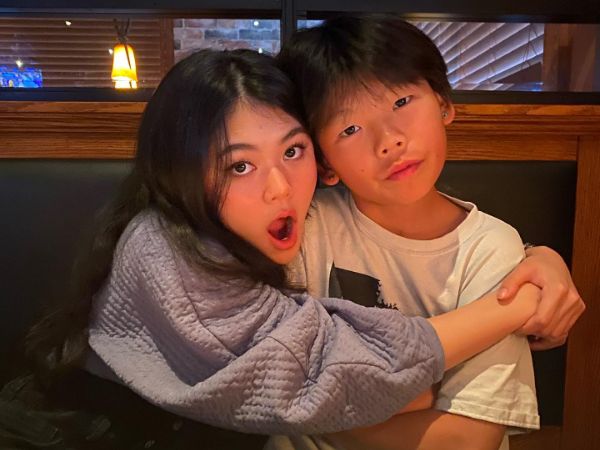 Actress Momona Tamada with her younger brother, Hiro