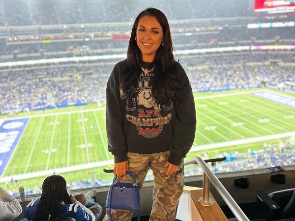 Kayla Pictured Attending Shaquille's Game At The Lucas Oil Stadium